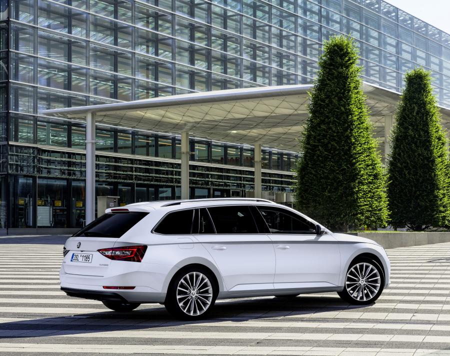  Skoda Superb Combi 2015 года  (фото 16 из 29)